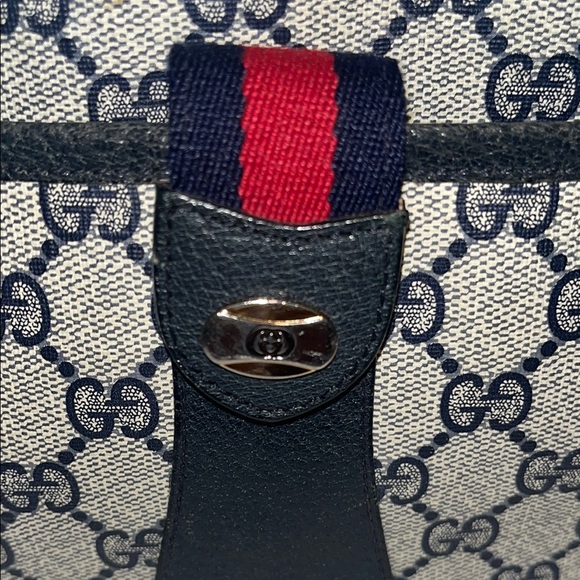 Gucci Black and Cream Crossbody Bag - Picture 13 of 15